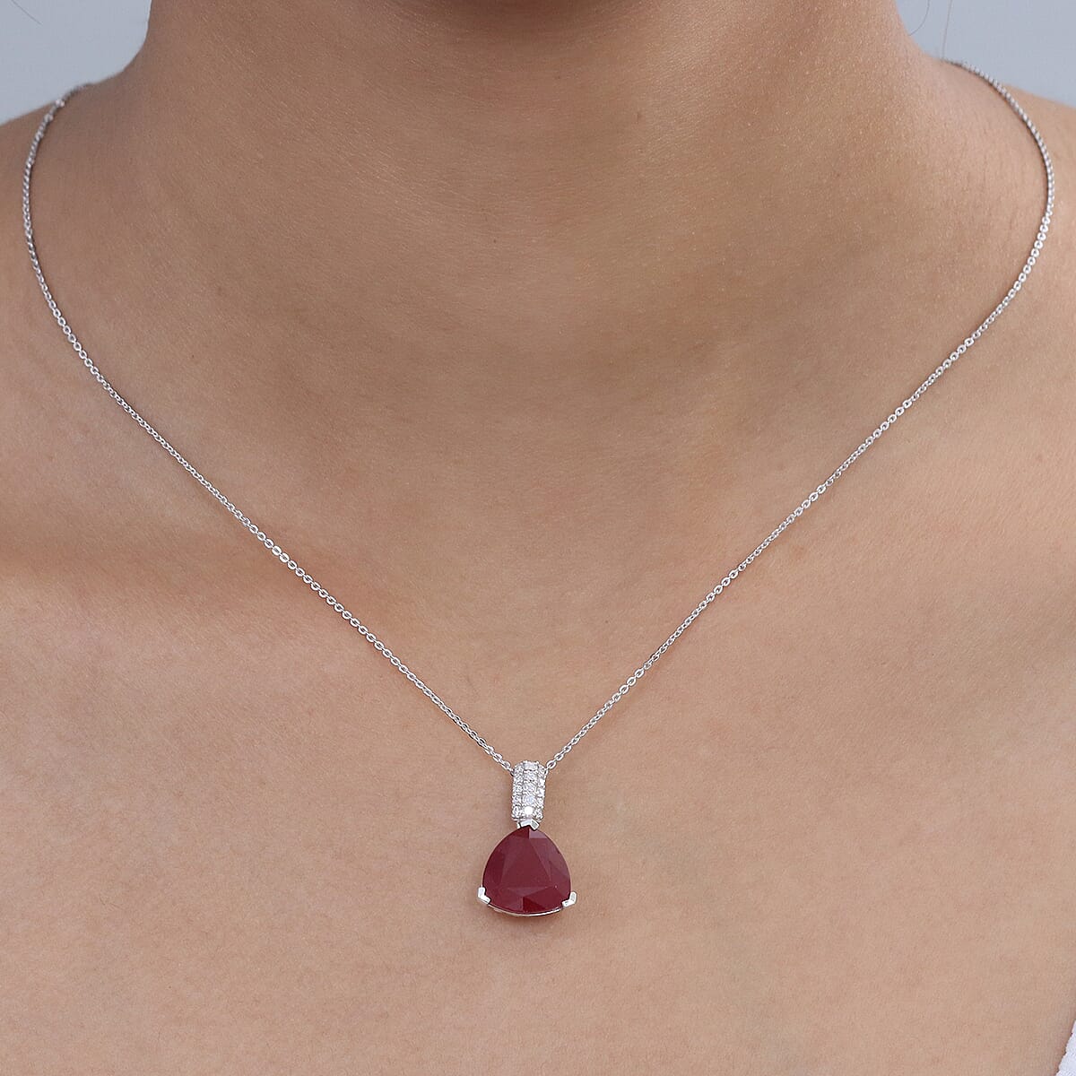 Certified & Appraised D'Joy Niassa Ruby (FF) and Moissanite 8.92 ctw Pendant Necklace in Rhodium Over Sterling Silver (20 Inches) image number 2