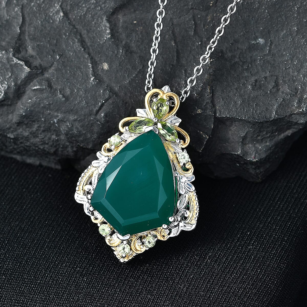 EverTrue Verde Onyx and Hebei Peridot 12.00 ctw Pendant in 18K YG Plated and Platinum Bond with Stainless Steel Necklace 20 Inches image number 1