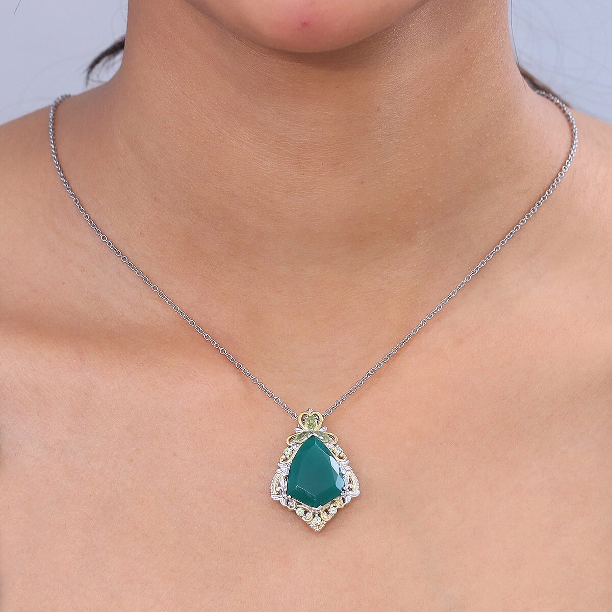 EverTrue Verde Onyx and Hebei Peridot 12.00 ctw Pendant in 18K YG Plated and Platinum Bond with Stainless Steel Necklace 20 Inches image number 2