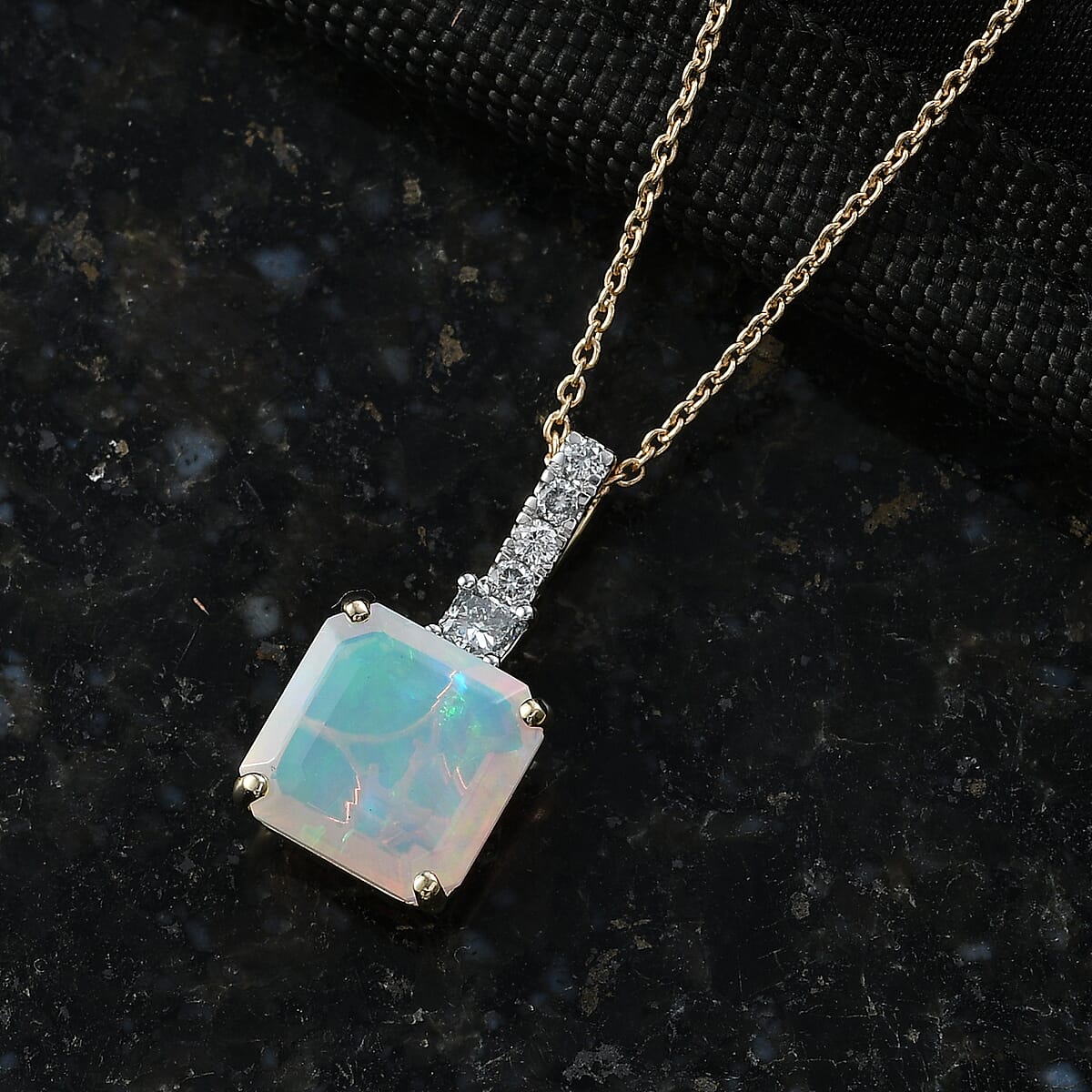 AAA Ethiopian Welo Opal and Luxuriant Lab Grown Diamond G-H SI 3.00 ctw Pendant Necklace in 10K Yellow Gold (20 Inches) image number 1