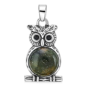 Aventurine 8.00 ctw Small Owl Pendant in Silvertone with Stainless Steel Necklace (20 Inches)
