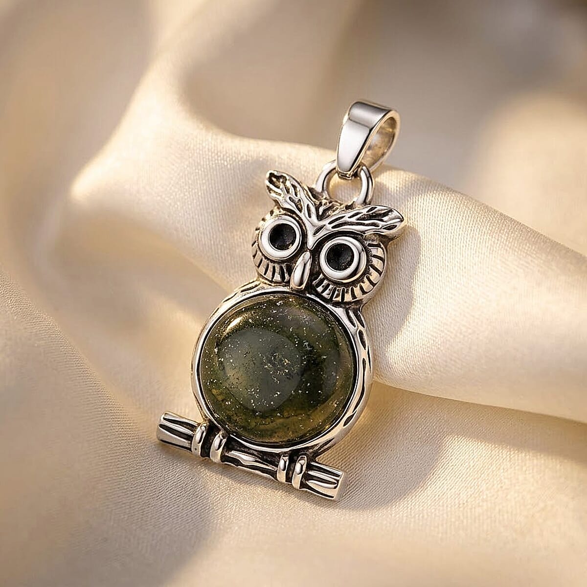 Aventurine Small Owl Pendant in Silvertone with Stainless Steel Necklace (20 Inches) 8.00 ctw image number 1