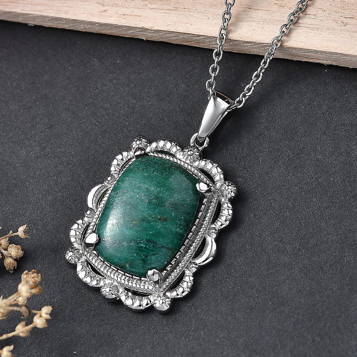 EverTrue Green Aventurine 11.50 ctw Pendant Necklace in Stainless Steel 20 Inches