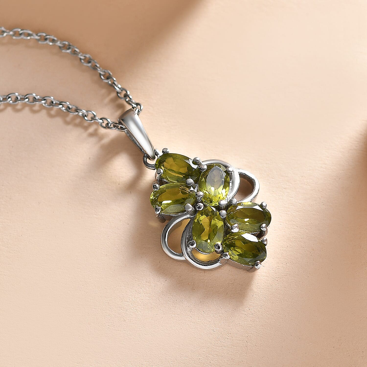 EverTrue Hebei Peridot 3.00 ctw Pendant Necklace in Stainless Steel (20 Inches)