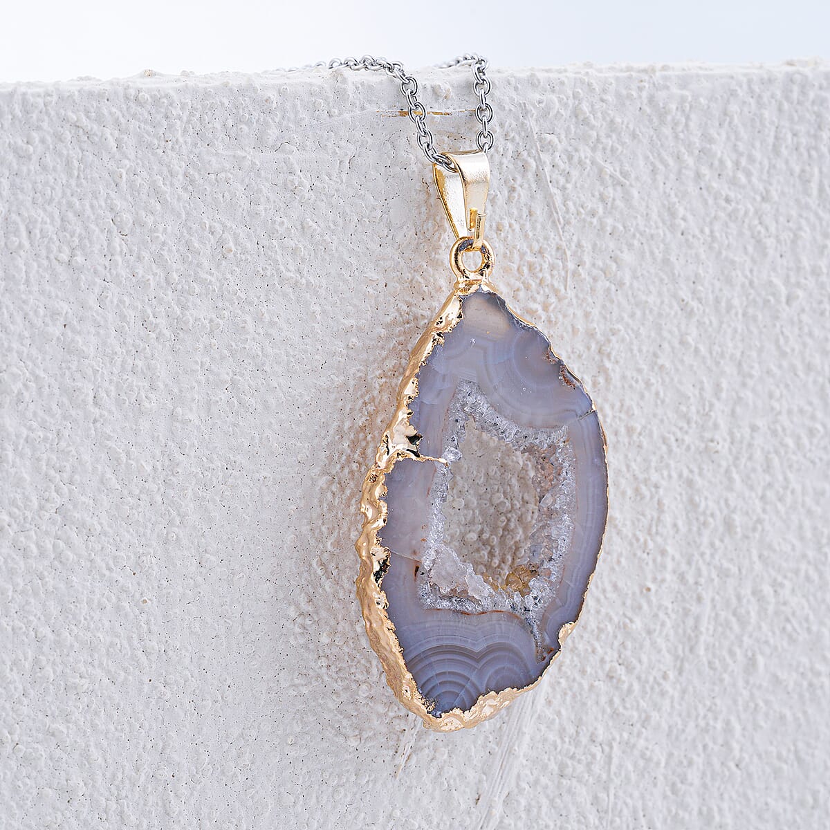 Geode Slice Quartz 28.00 ctw Pendant in Goldtone with Stainless Steel Necklace (20 Inches) image number 1