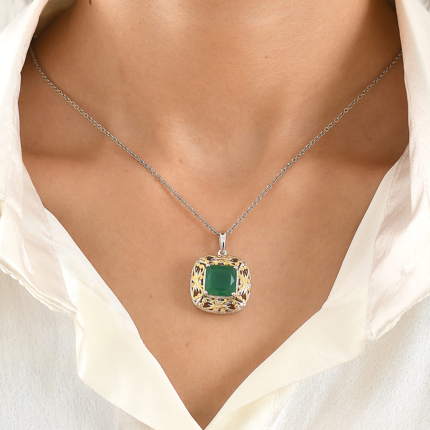 EverTrue Green Onyx 5.00 ctw Pendant in 18K YG Plated and Platinum Bond with Stainless Steel Necklace 20 Inches