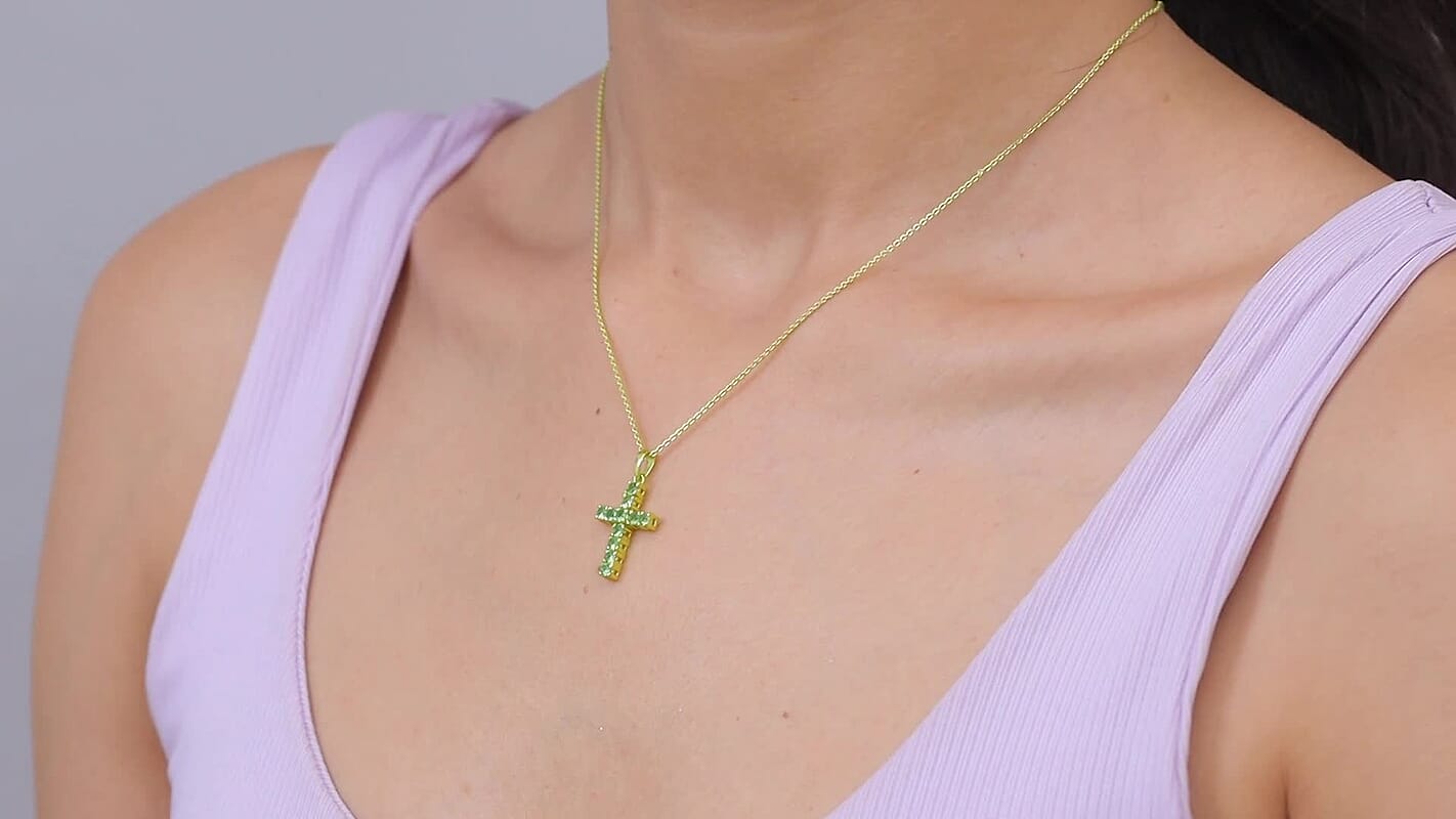 D'Joy Premium Tsavorite Garnet Cross Pendant Necklace (20 Inches) in Green E-coat Sterling Silver 0.85 ctw
