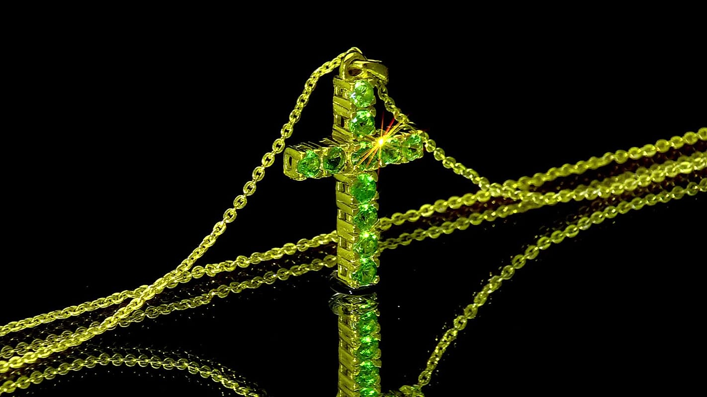 D'Joy Premium Tsavorite Garnet Cross Pendant Necklace (20 Inches) in Green E-coat Sterling Silver 0.85 ctw