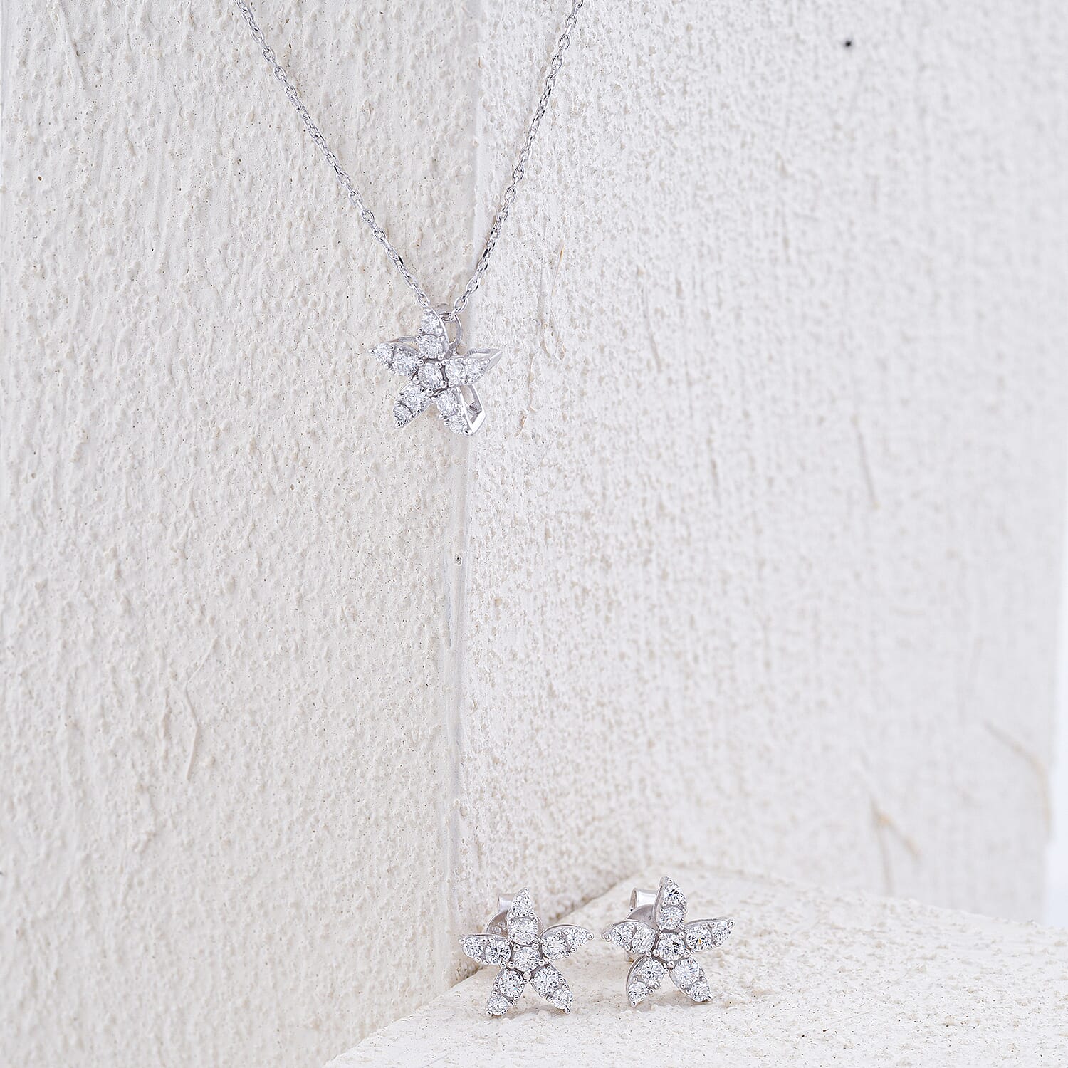 Luxuriant Lab Grown Diamond (VS) 1.25 ctw Starfish Earrings and Necklace 18-20 Inches in Sterling Silver