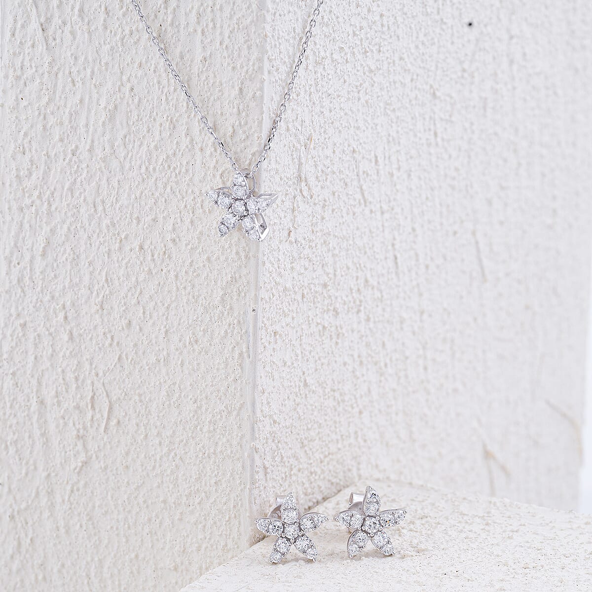 Luxuriant Lab Grown Diamond (VS) 1.25 ctw Starfish Earrings and Necklace 18-20 Inches in Sterling Silver image number 1