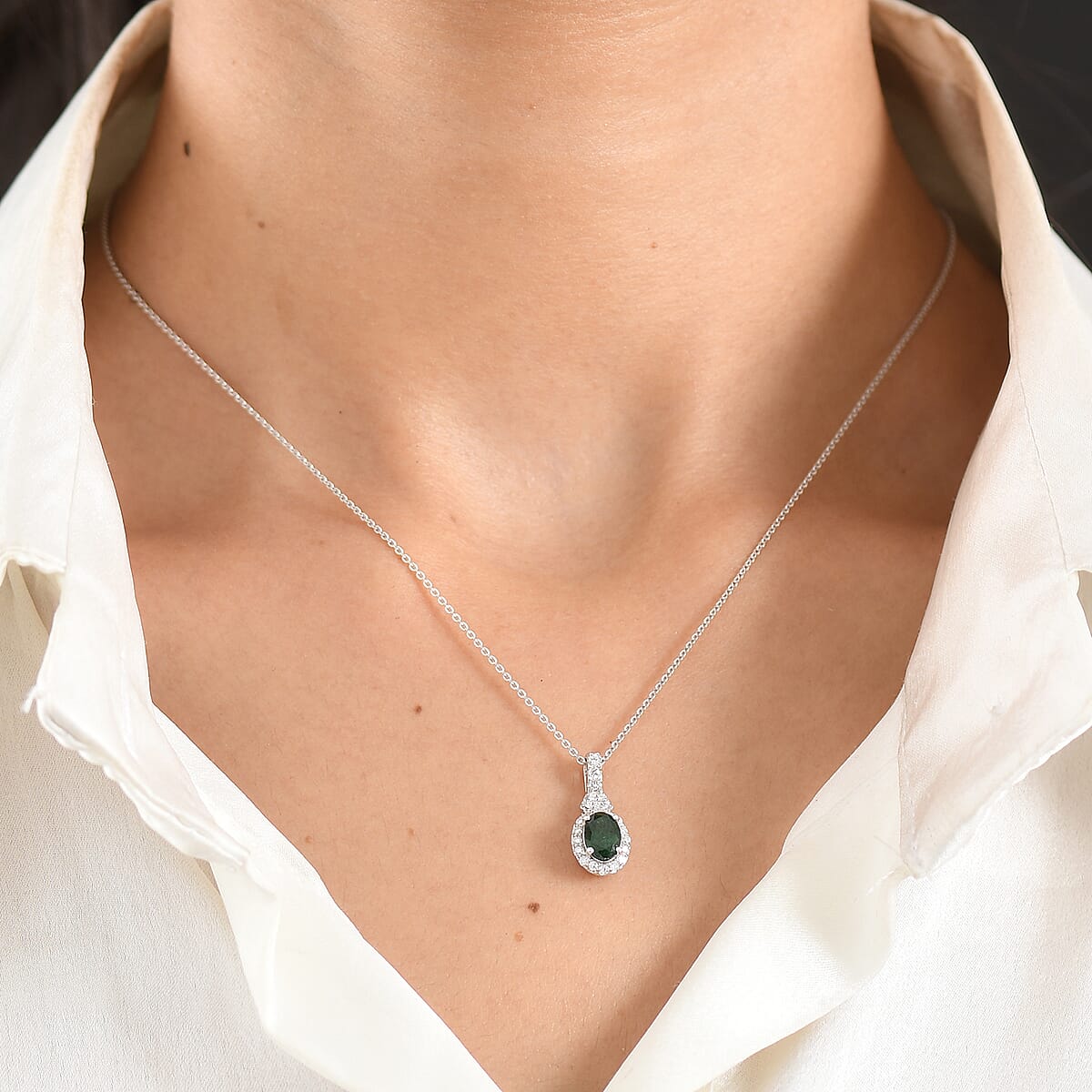 Certified & Appraised Premium Tsavorite Garnet and Luxuriant Lab Grown Diamond G-H SI 1.10 ctw Pendant Necklace in Rhodium Over Sterling Silver (18 Inches) image number 2