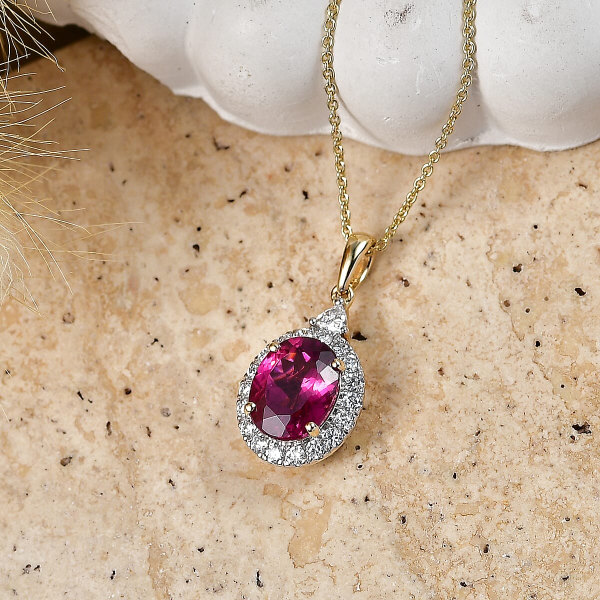 Certified & Appraised AAA Usambara Color Change Garnet and Luxuriant Lab Grown Diamond G-H SI 3.60 ctw Pendant Necklace in 10K Yellow Gold (18 Inches) image number 1