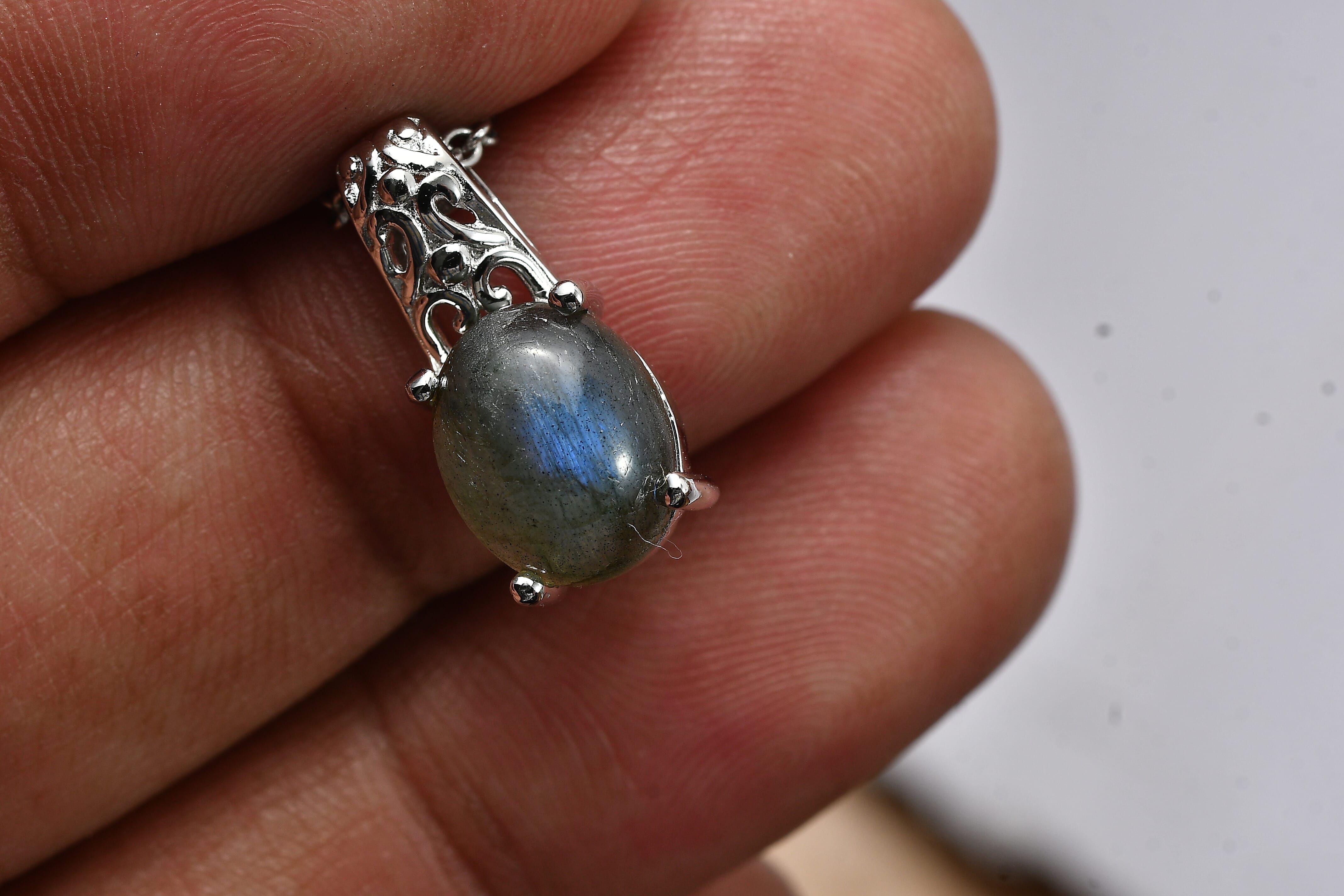 EverTrue Malagasy Labradorite 2.90 ctw Pendant in Platinum Bond with Stainless Steel Necklace (20 Inches)