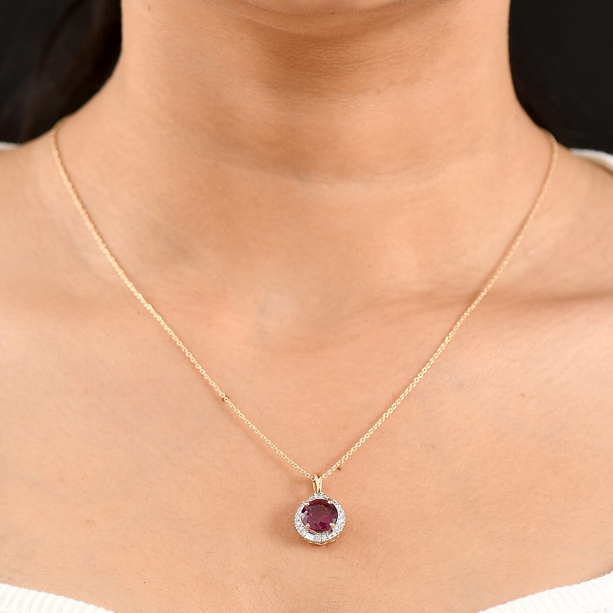AAA Usambara Color Change Garnet and Luxuriant Lab Grown Diamond G-H SI 2.75 ctw Pendant Necklace in 10K Yellow Gold (18 Inches) image number 2