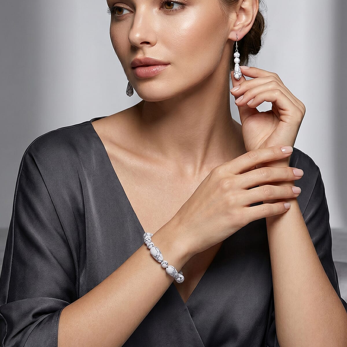 White Howlite 60.00 ctw Bracelet (7-9In) and Earrings in Stainless Steel image number 1