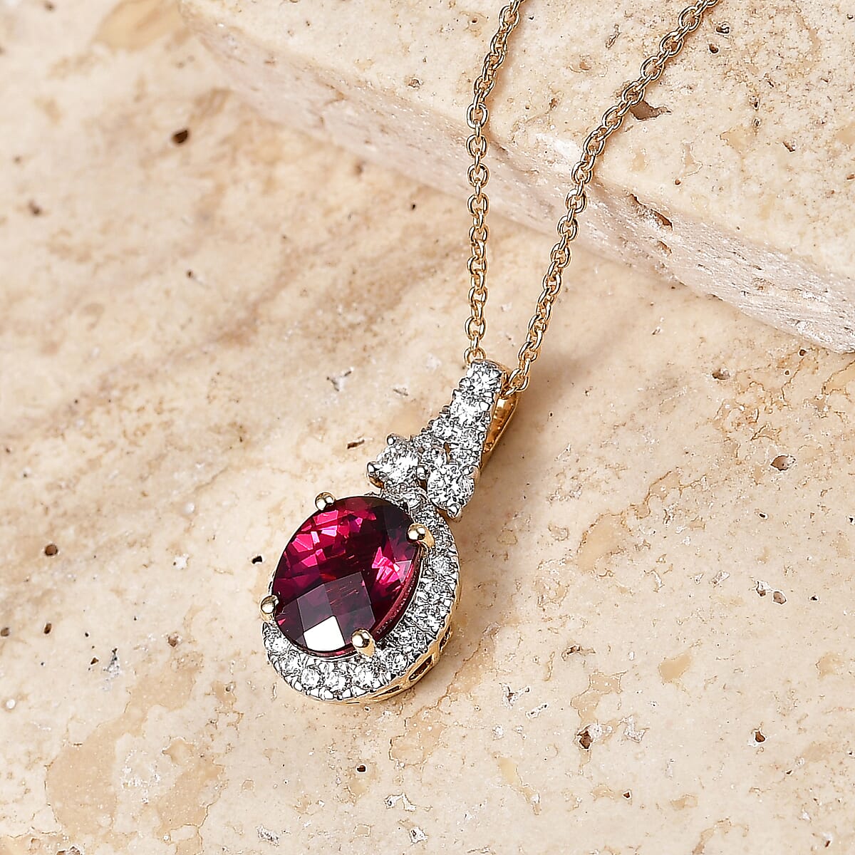 Certified & Appraised AAA Usambara Color Change Garnet and Luxuriant Lab Grown Diamond G-H SI 2.87 ctw Pendant Necklace in 10K Yellow Gold (18 Inches) image number 1
