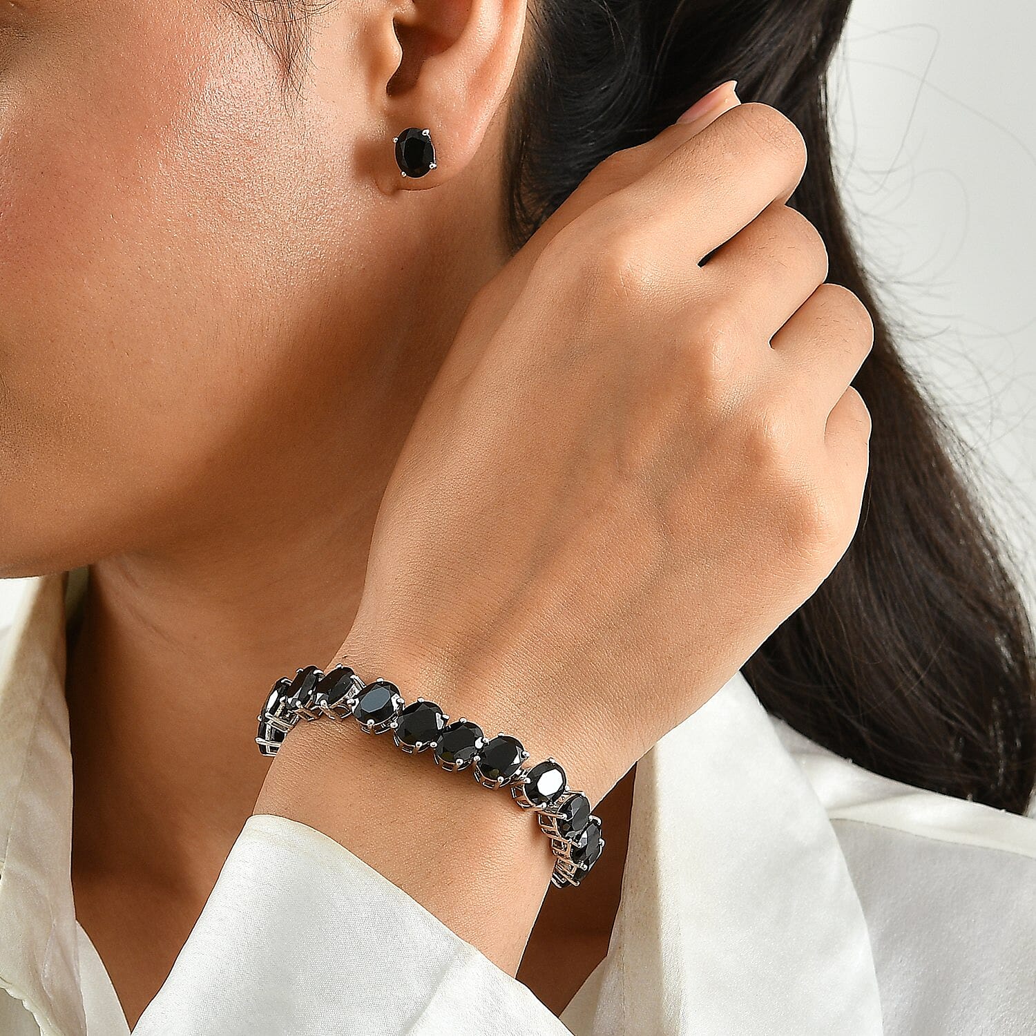 EverTrue Thai Black Spinel 57.20 ctw Bracelet (7.25In) and Solitaire Stud Earrings in Platinum Bond