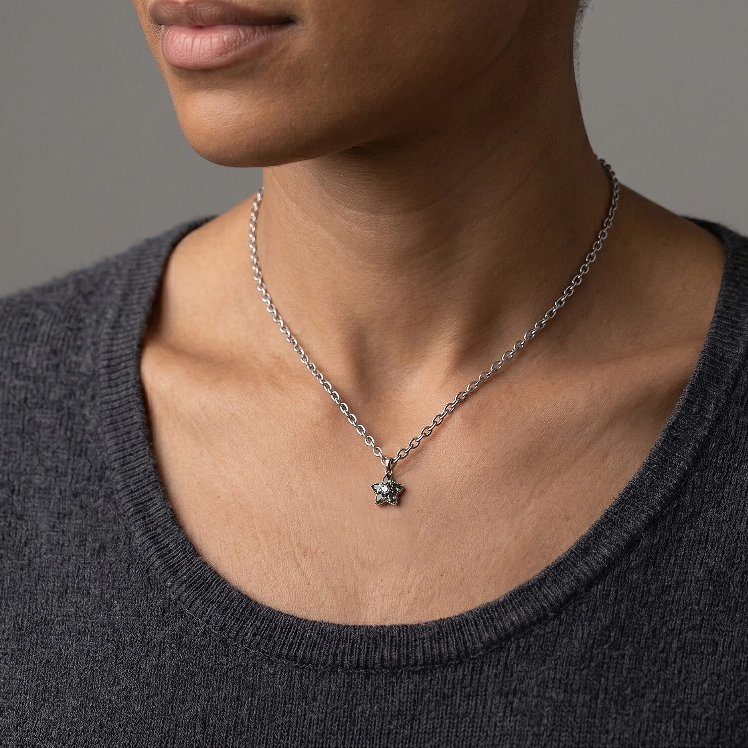 D'Joy Premium Milanoa Green Sapphire 1.10 ctw Star Pendant Necklace (20 Inches) in Rhodium Over Sterling Silver