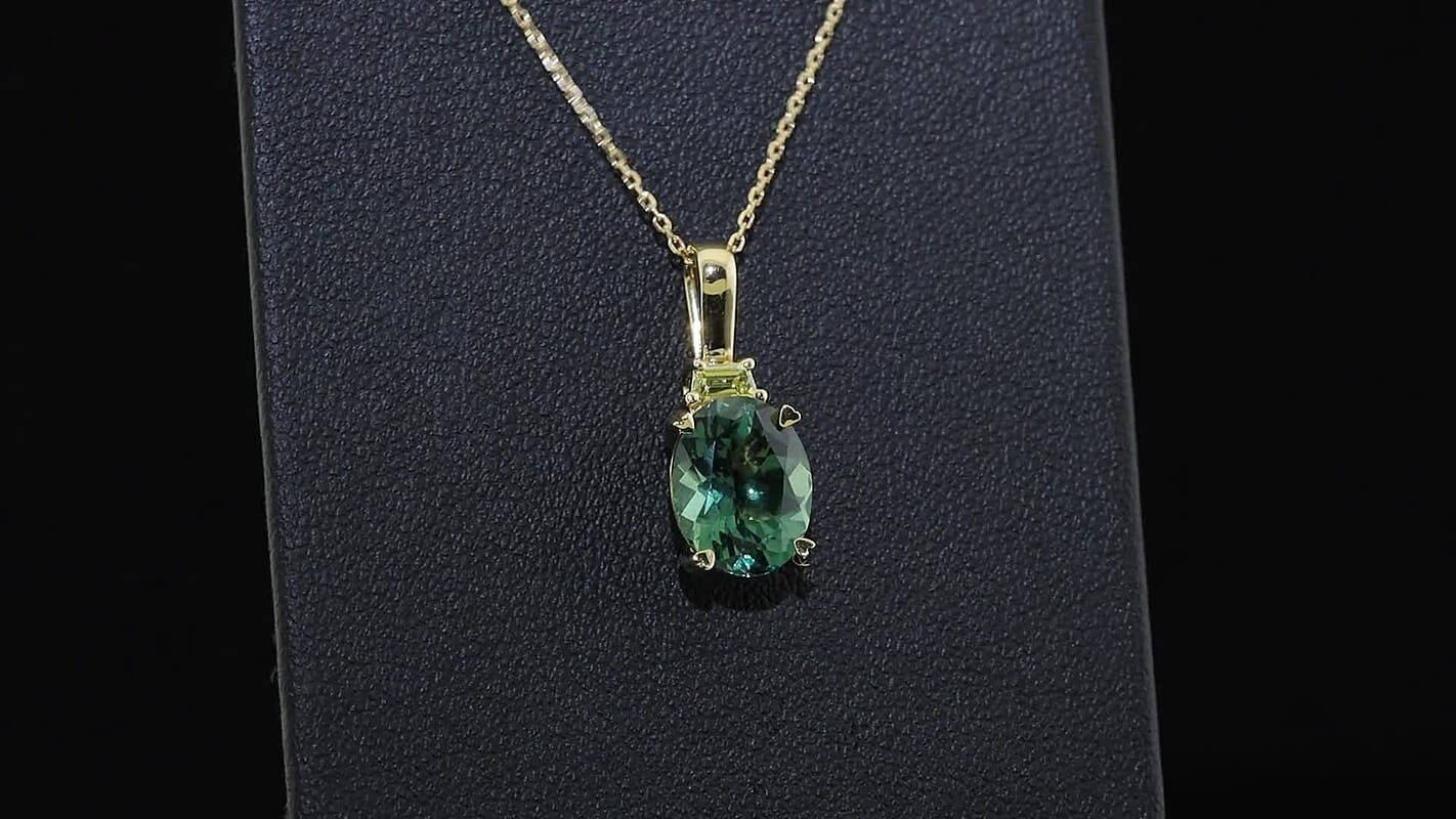 Pendant with Chain (Size 20)  Gold Wt. 3.43 g 3.40 ctw..