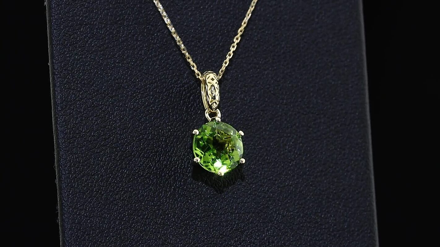 Premium Hebei Peridot 1.80 ctw Pendant Necklace in 10K Yellow Gold 20 Inches