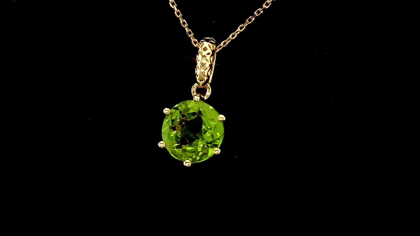Premium Hebei Peridot 1.80 ctw Pendant Necklace in 10K Yellow Gold 20 Inches