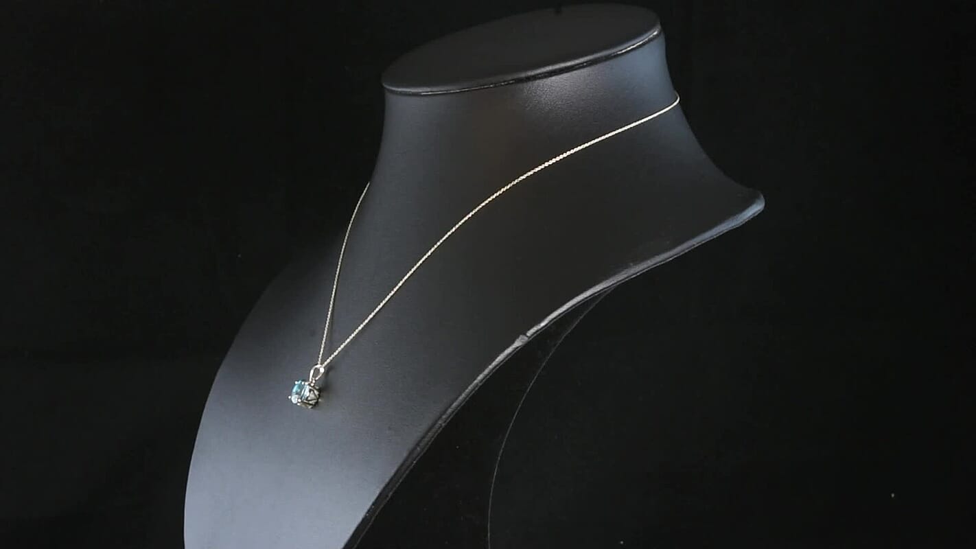 Luxoro 10K Yellow Gold AAAA Cambodian Blue Zircon Pendant Necklace (20 Inches) 4.50 ctw