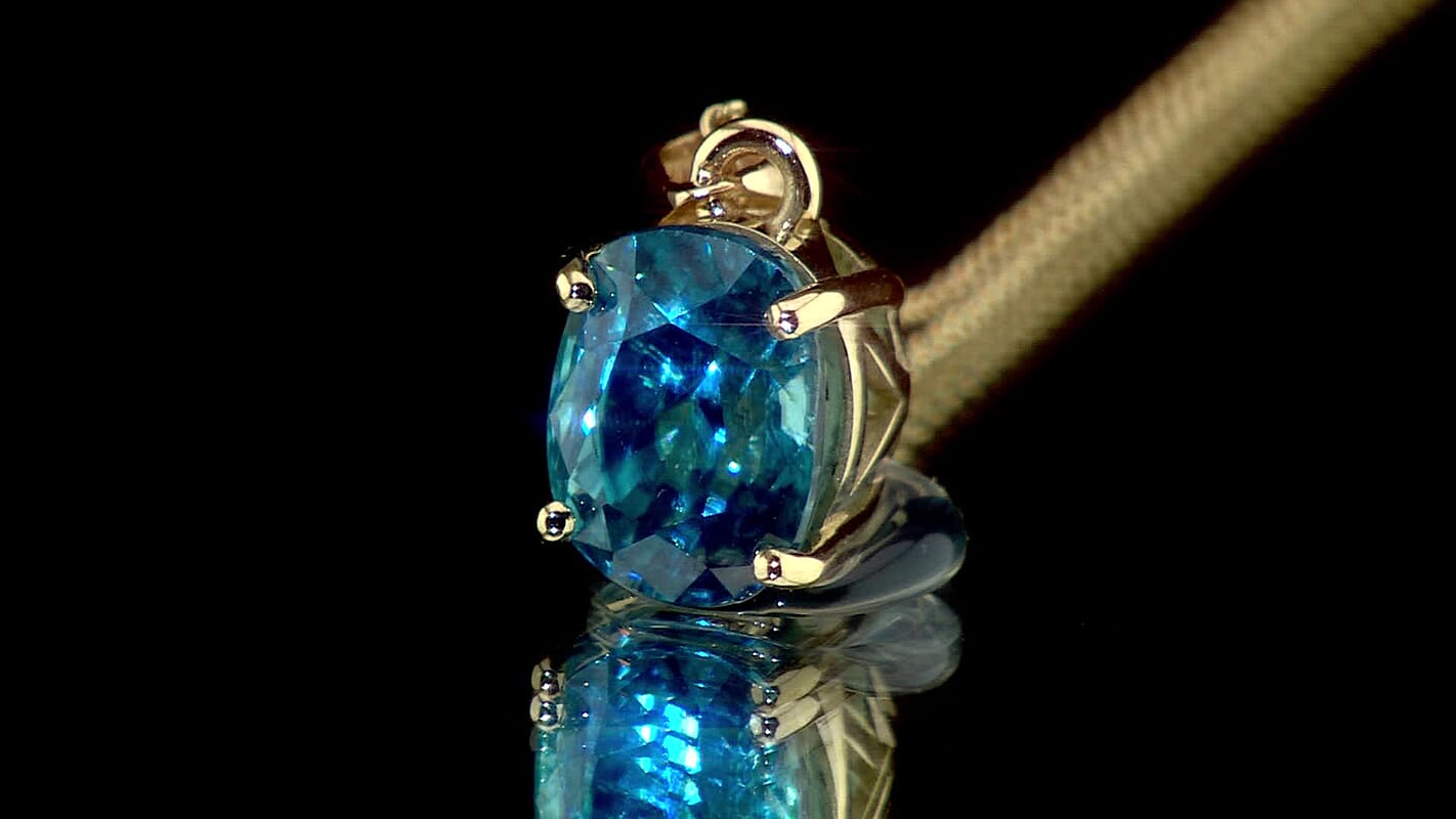 Luxoro 10K Yellow Gold AAAA Cambodian Blue Zircon Pendant Necklace (20 Inches) 4.50 ctw
