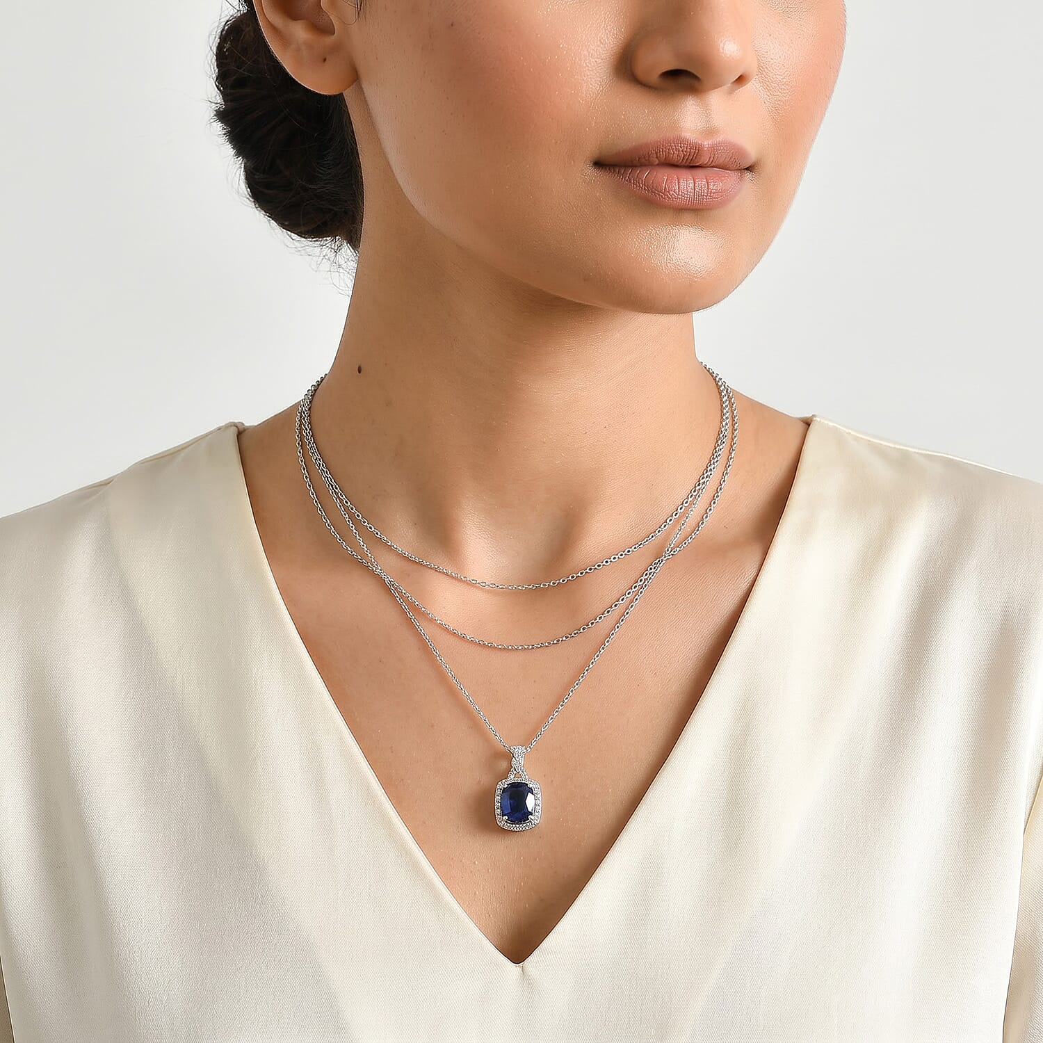 Certified and Appraised D'Joy Premium Kashmir Kyanite and Moissanite 4.00 ctw Pendant Necklace (18 Inches) in Rhodium Over Sterling Silver