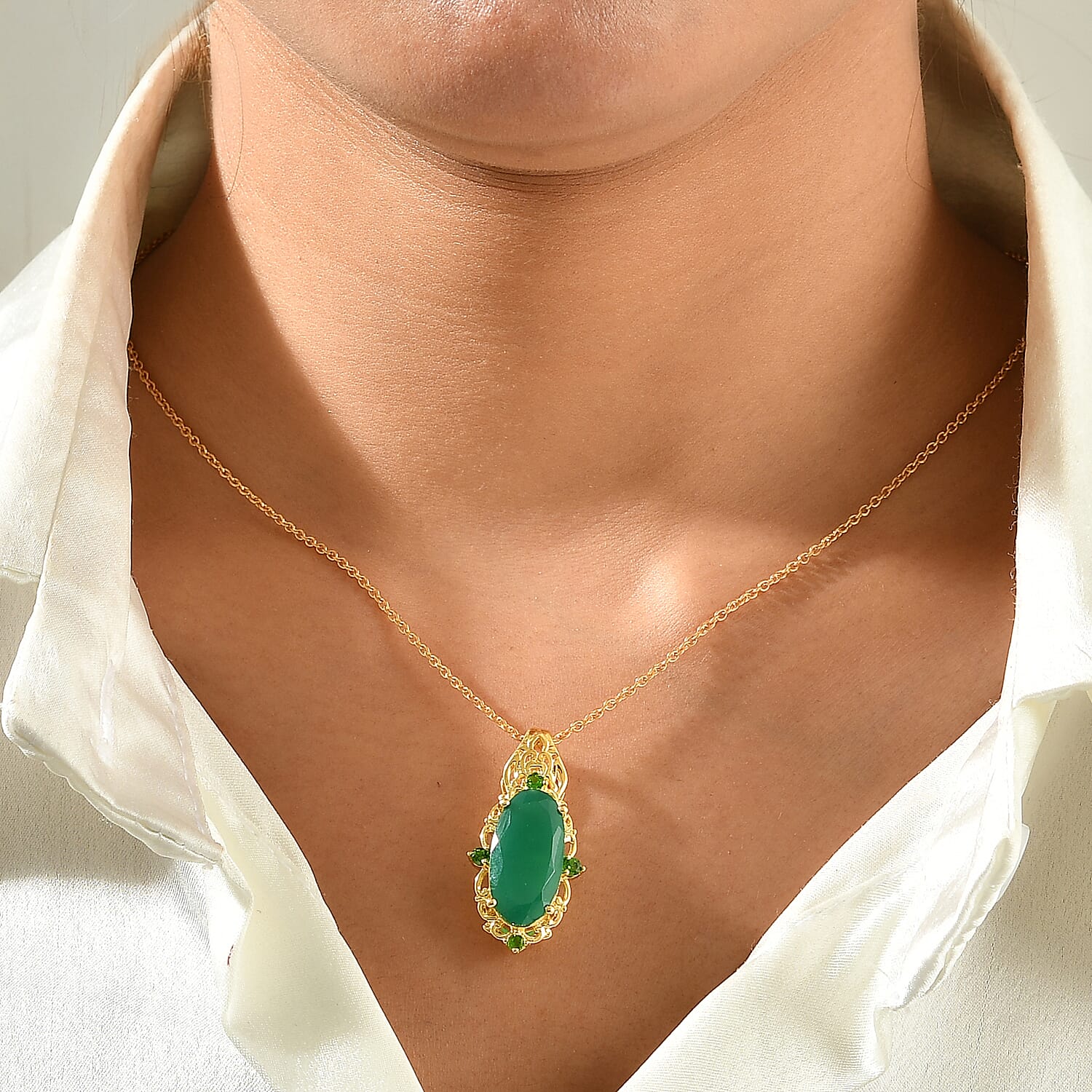 EverTrue Verde Onyx and Chrome Diopside 8.10 ctw Pendant in 18K YG Plated with ION YG Plated Stainless Steel Necklace 20 Inches