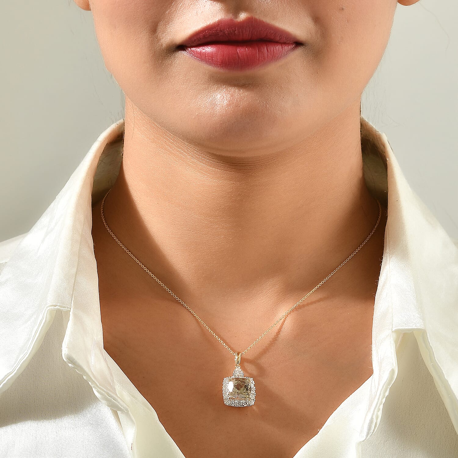 Certified and Appraised AAA Turkizite and Luxuriant Lab Grown Diamond G-H SI 5.05 ctw Pendant Necklace in 10K Yellow Gold (18 Inches)
