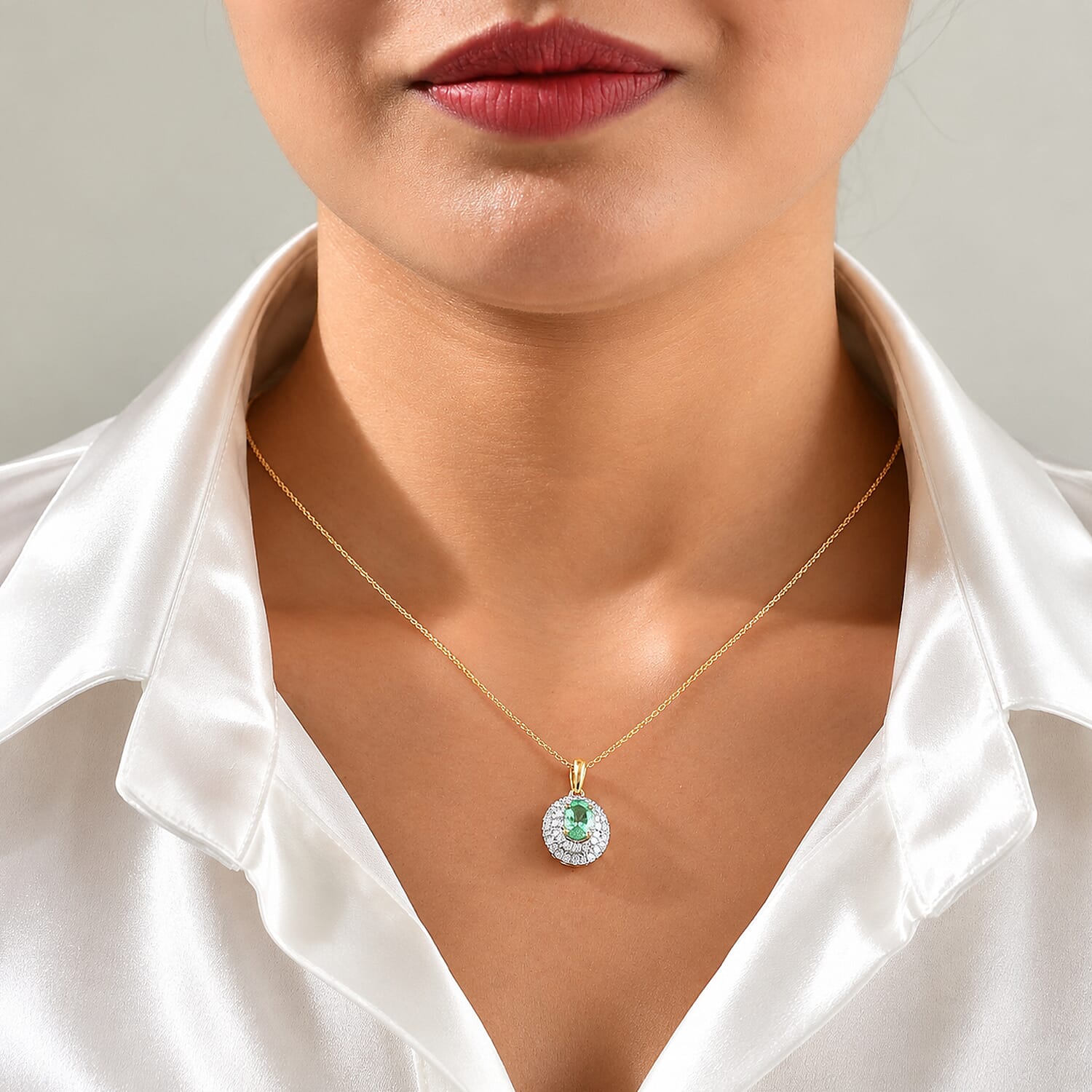 Certified and Appraised Luxoro AAA Boyaca Colombian Emerald and Diamond (I2) 1.10 ctw Pendant Necklace in 10K Yellow Gold (18 Inches)