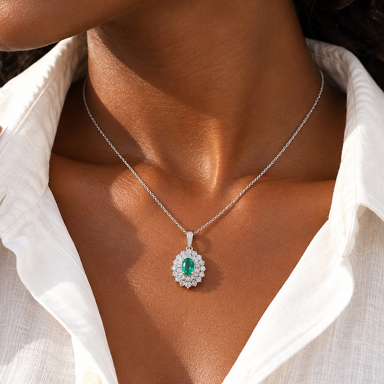 Certified and Appraised D'Joy Premium Boyaca Colombian Emerald and Moissanite 1.00 ctw Pendant Necklace (18 Inches) in Rhodium Over Sterling Silver