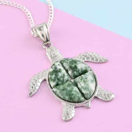 Green Agate Turtle Pendant Necklace 18 Inches in Silvertone 10.35 ctw image number 1