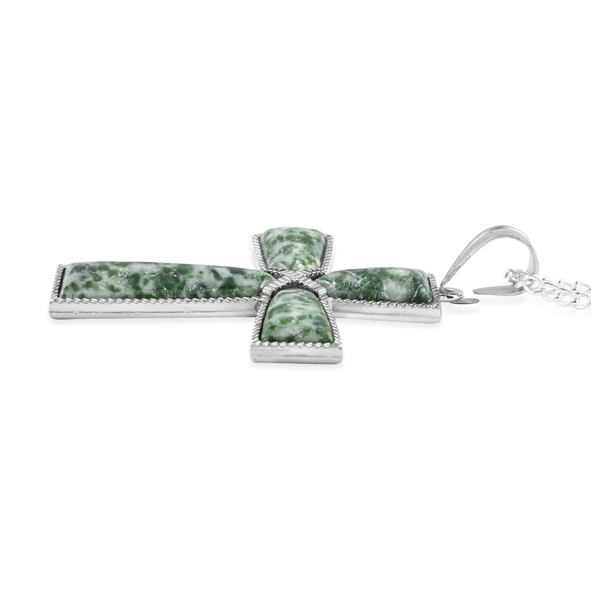 Green Agate Cross Pendant Necklace 18 Inches in Silvertone 12.25 ctw image number 3