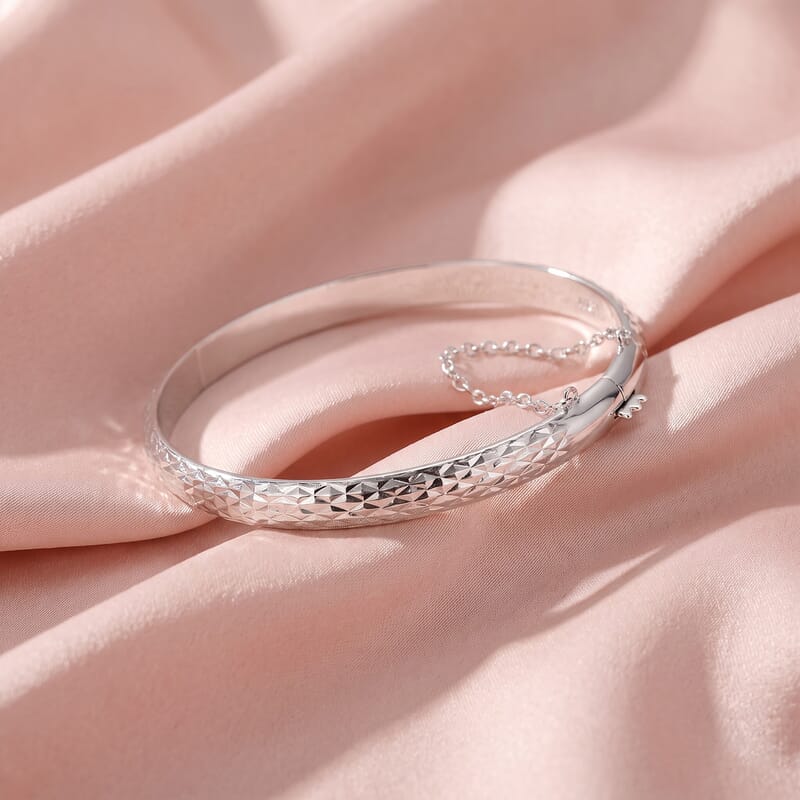 Sterling Silver Diamond Cut Chevron Bangle Bracelet (7 In) 8.10 Grams