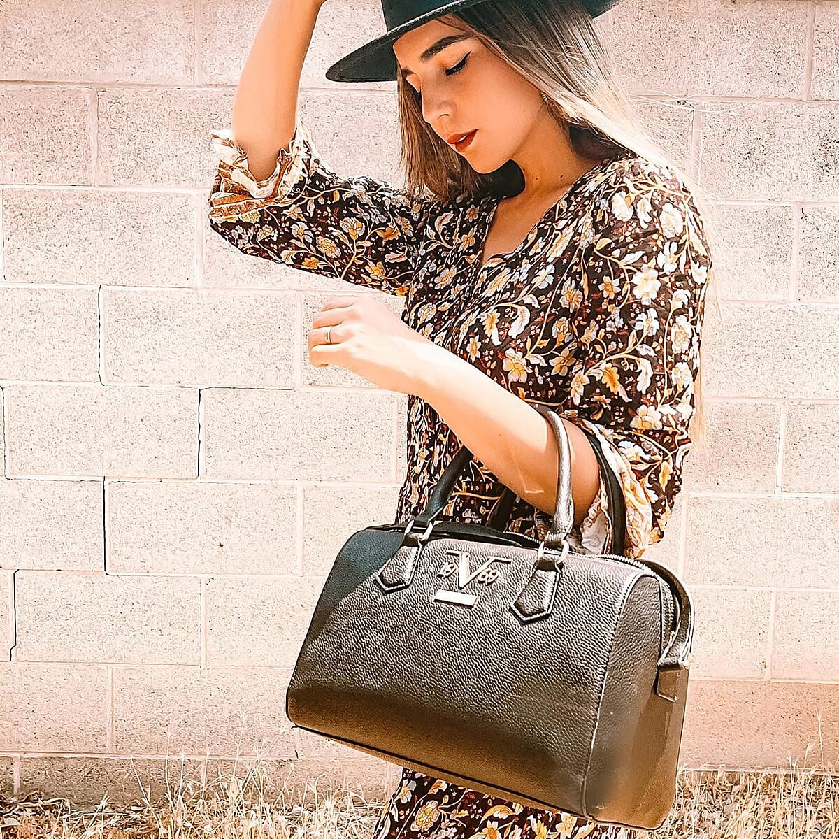 19V69 ITALIA by Alessandro Versace, Black Pebble Texture Faux Leather Tote Bag with Detachable Shoulder Strap image number 5