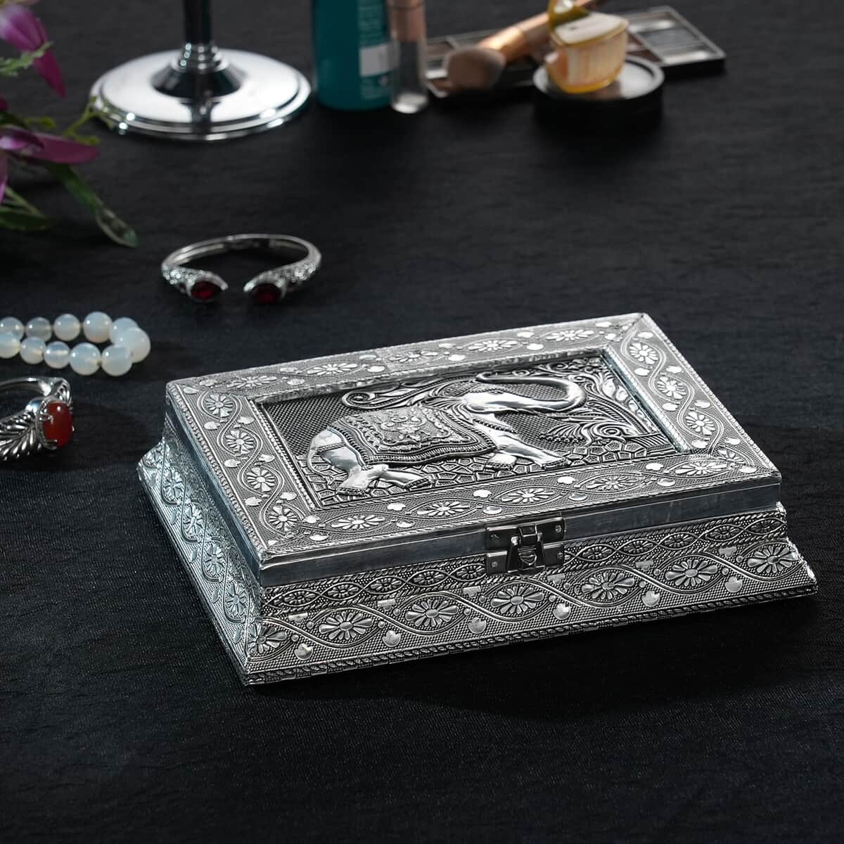 Handcrafted Oxidized 3D Elephant Embossed Scratch Protection Interior Jewelry Box (9x7x3) image number 1