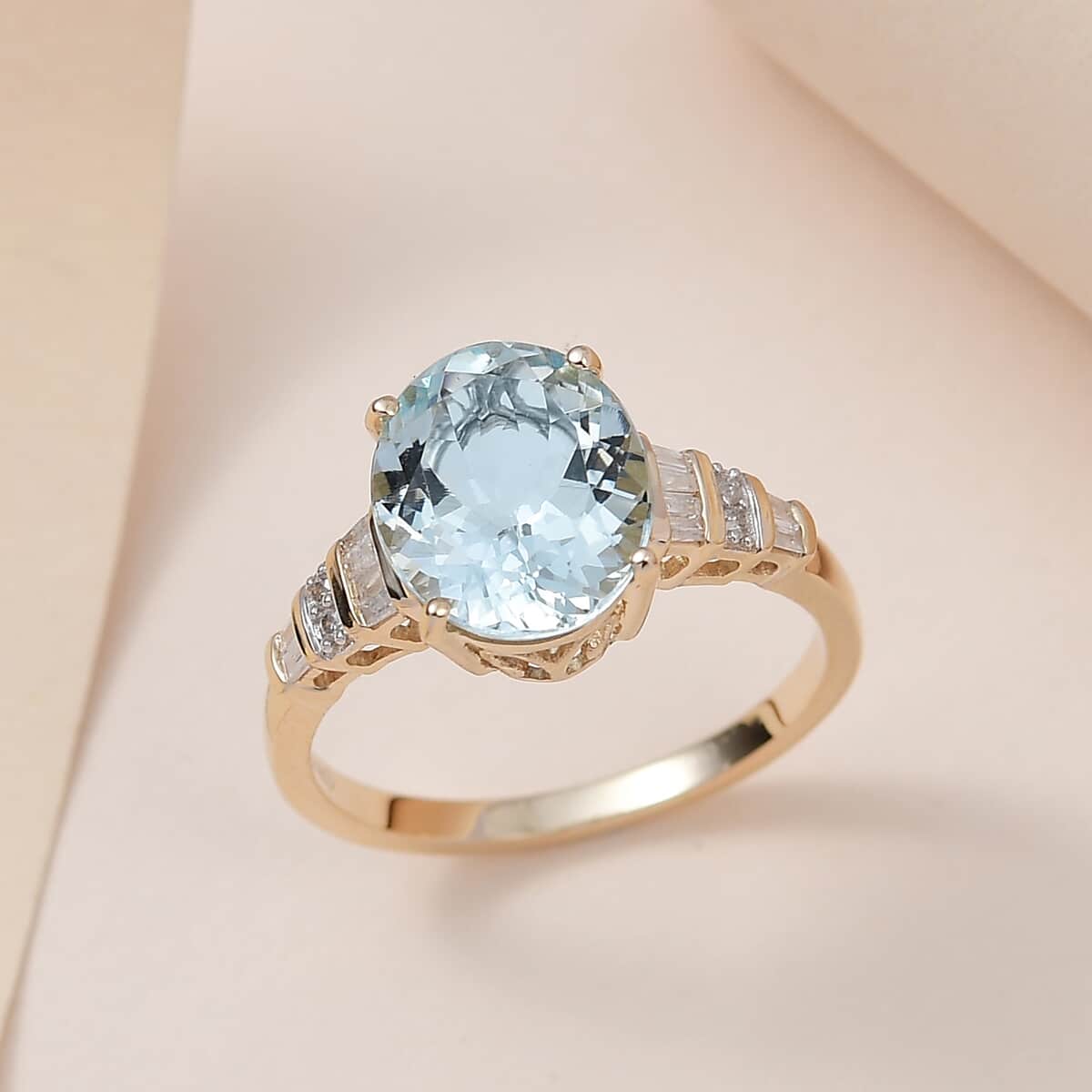 Luxoro 14K Yellow Gold AAA Mangoro Aquamarine, Diamond (G-H, I3) Ring (Size 5.0) 3.25 ctw image number 1