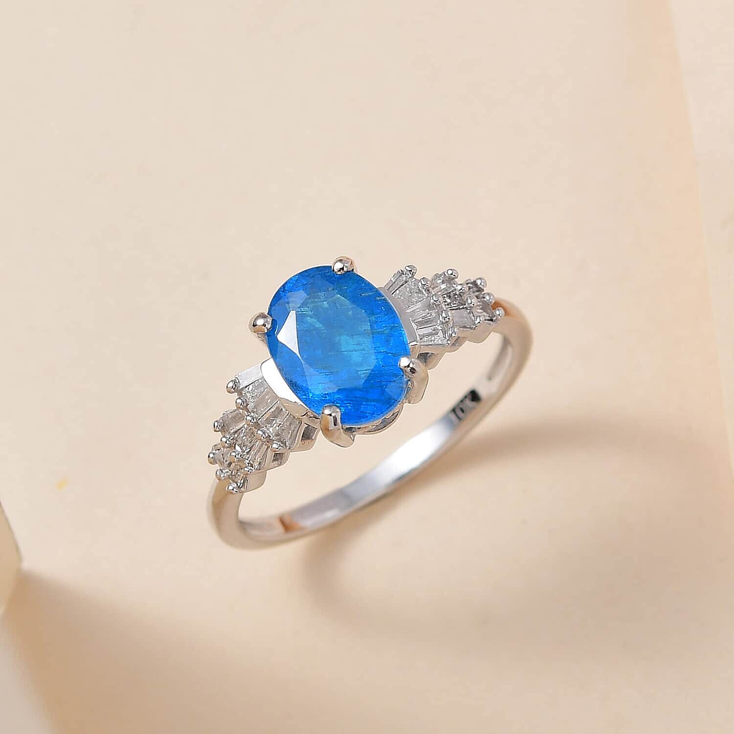 Luxoro 10K White Gold Premium Malgache Neon Apatite and Diamond Ring (Size 5.0) 2.10 ctw