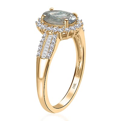 Luxoro 10K Yellow Gold AAA Narsipatnam Alexandrite and Diamond Ring (Size 5.0) 1.50 ctw