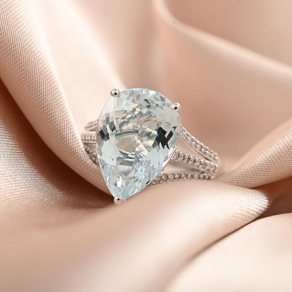 Luxoro 14K White Gold Premium Mangoro Aquamarine and G-H I2 Diamond Ring (Size 7.5) 4.50 ctw image number 1