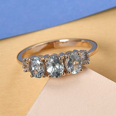 Luxoro 14K Yellow Gold AAA Narsipatnam Alexandrite and G-H I2 Diamond Trilogy Ring (Size 5.0) 1.15 ctw