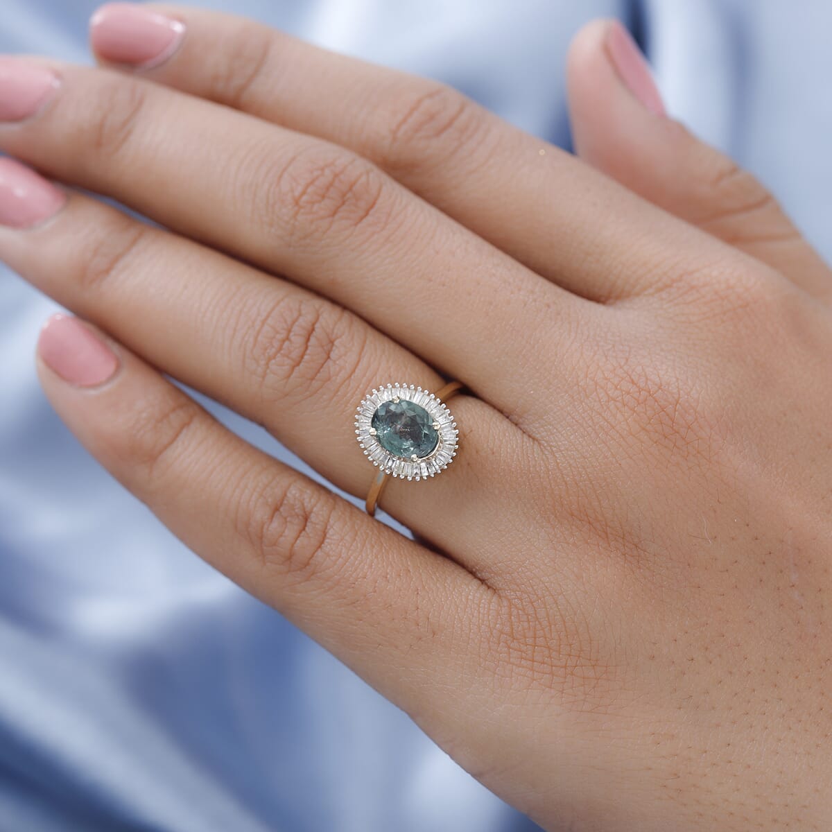 Luxoro 10K Yellow Gold AAA Narsipatnam Alexandrite and G-H I3 Diamond Ring (Size 9.5) 1.60 ctw image number 2