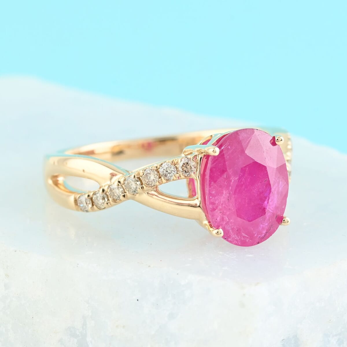 Luxoro 14K Yellow Gold AAA Mozambique Ruby and G-H I2 Diamond Ring (Size 9.5) 3.15 Grams 2.25 ctw image number 1