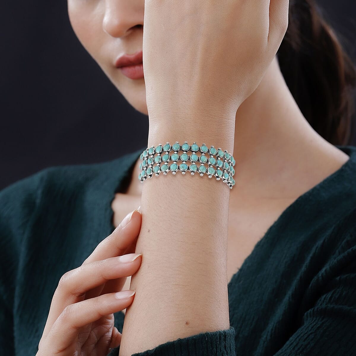 SANTA FE Style Turquoise Cuff Bracelet in Sterling Silver (7.00 In) (30.15 g) 7.50 ctw image number 2