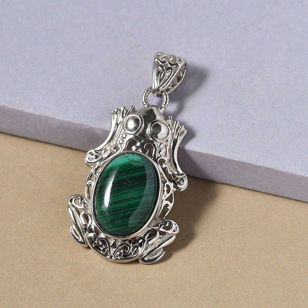 African Malachite Solitaire Pendant in Platinum Over Copper with Magnet 13.25 ctw image number 1