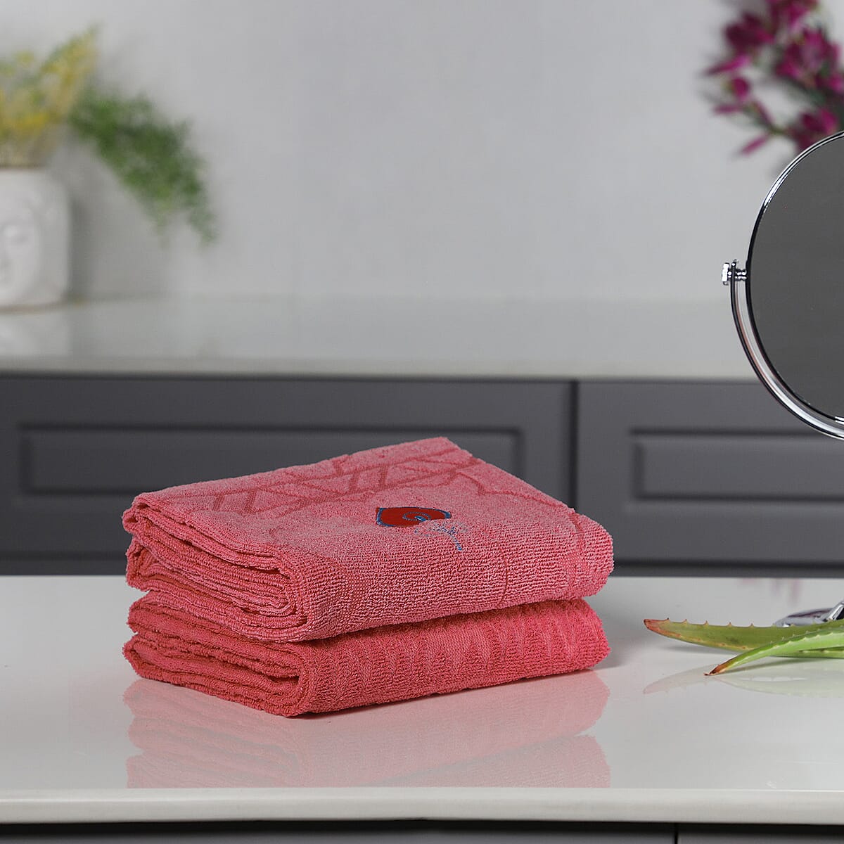 Set of 2 Red 100% Cotton Embroidered Terry Bath Towel (29.5x59) image number 1