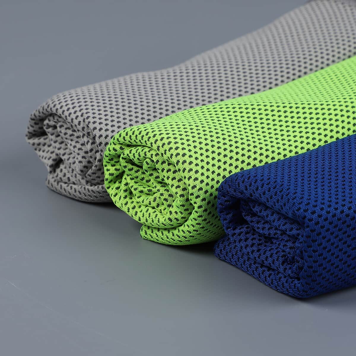 Homesmart Set of 3 Multi Color Solid 45% Polyester & 55% Nylon Cooling Towels image number 4