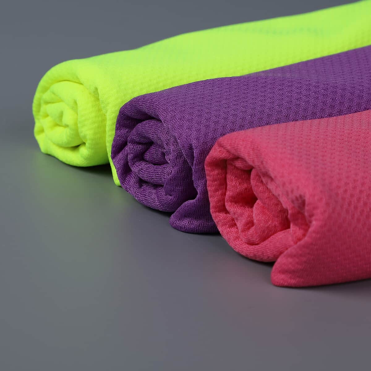 Homesmart Set of 3 Multi Color Solid 45% Polyester & 55% Nylon Cooling Towels image number 4
