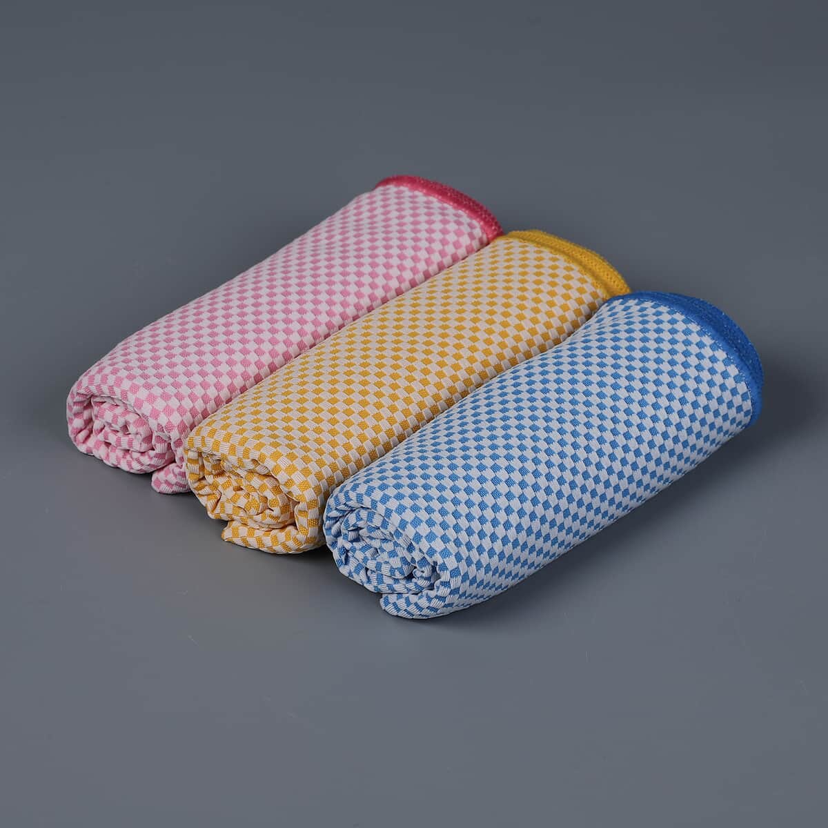 Homesmart Set of 3 Multi Color Checker Pattern 45% Polyester & 55% Nylon Cooling Towels image number 0